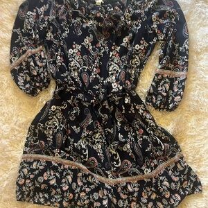 NWOT EST.1945 szL navy paisley off the shoulder romper. Tie waist
